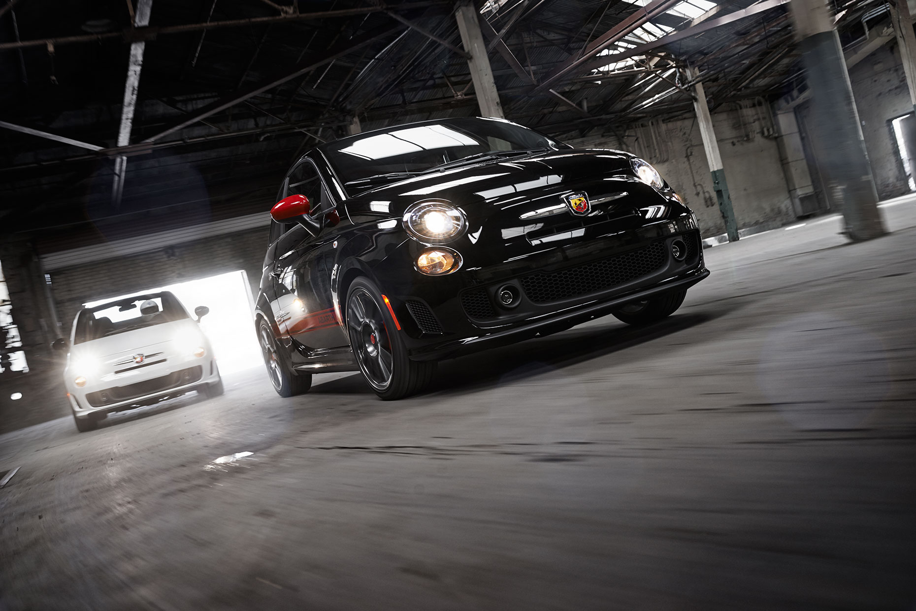 15Fiat_Abarth_03_2up_Running_Final